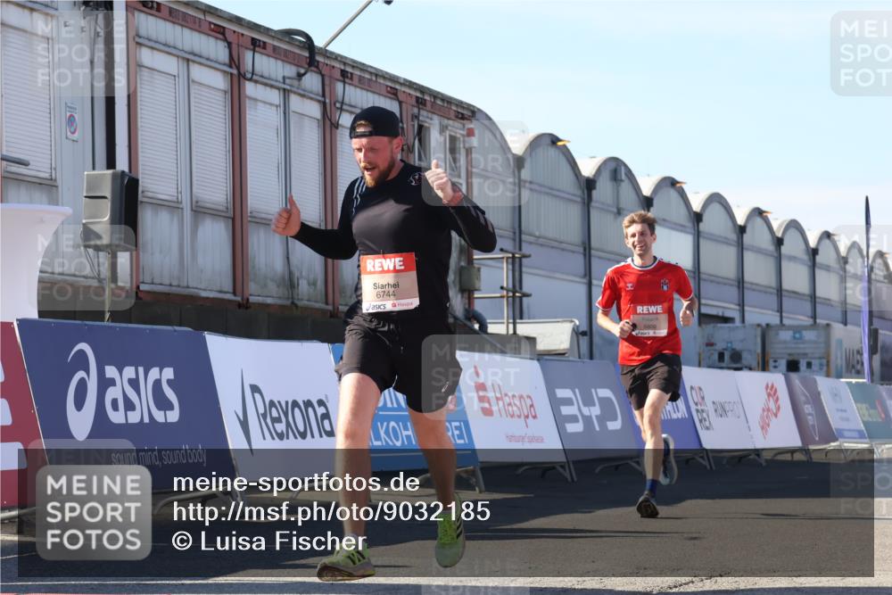 03.10.2025 - Köhlbrandbrückenlauf Luisa Fischer http://msf.ph/oto/9032185 03.10.2025 13:07:39 Ziel 4113, 4165, 4254, 4263, 4375, 4636, 6744, 6800 meine-sportfotos.de