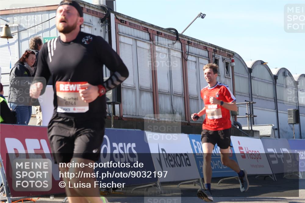 03.10.2025 - Köhlbrandbrückenlauf Luisa Fischer http://msf.ph/oto/9032197 03.10.2025 13:07:40 Ziel 4159, 4165, 4254, 4263, 4375, 4636, 6384, 6744, 6800 meine-sportfotos.de
