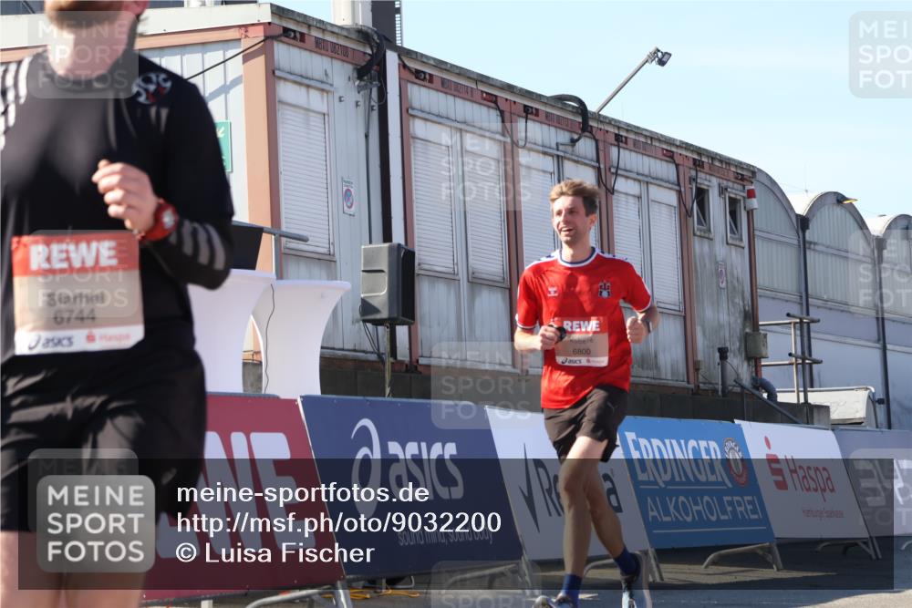 03.10.2025 - Köhlbrandbrückenlauf Luisa Fischer http://msf.ph/oto/9032200 03.10.2025 13:07:41 Ziel 4159, 4165, 4254, 4263, 4375, 6384, 6744, 6800 meine-sportfotos.de