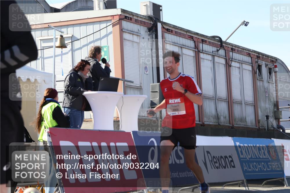 03.10.2025 - Köhlbrandbrückenlauf Luisa Fischer http://msf.ph/oto/9032204 03.10.2025 13:07:41 Ziel 4159, 4165, 4254, 4263, 4375, 6384, 6744, 6800 meine-sportfotos.de