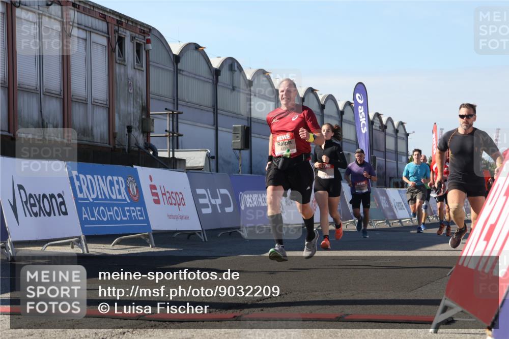 03.10.2025 - Köhlbrandbrückenlauf Luisa Fischer http://msf.ph/oto/9032209 03.10.2025 13:07:44 Ziel 4159, 4165, 4263, 4382, 6285, 6384, 6744, 6800, 6821 meine-sportfotos.de