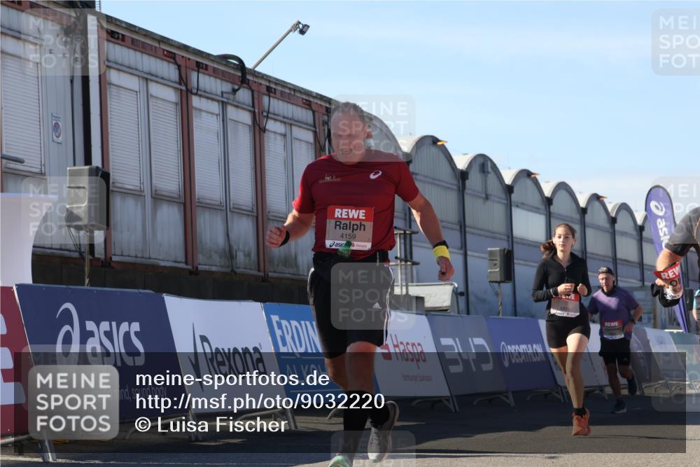 03.10.2025 - Köhlbrandbrückenlauf Luisa Fischer http://msf.ph/oto/9032220 03.10.2025 13:07:45 Ziel 4159, 4165, 4263, 4310, 4382, 5993, 6120, 6285, 6384, 6651, 6744, 6800, 6821 meine-sportfotos.de