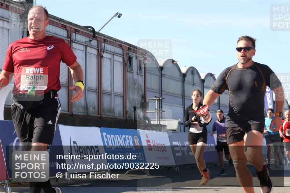 03.10.2025 - Köhlbrandbrückenlauf Luisa Fischer http://msf.ph/oto/9032225 03.10.2025 13:07:45 Ziel 4159, 4165, 4263, 4310, 4382, 5993, 6120, 6285, 6384, 6651, 6744, 6800, 6821 meine-sportfotos.de