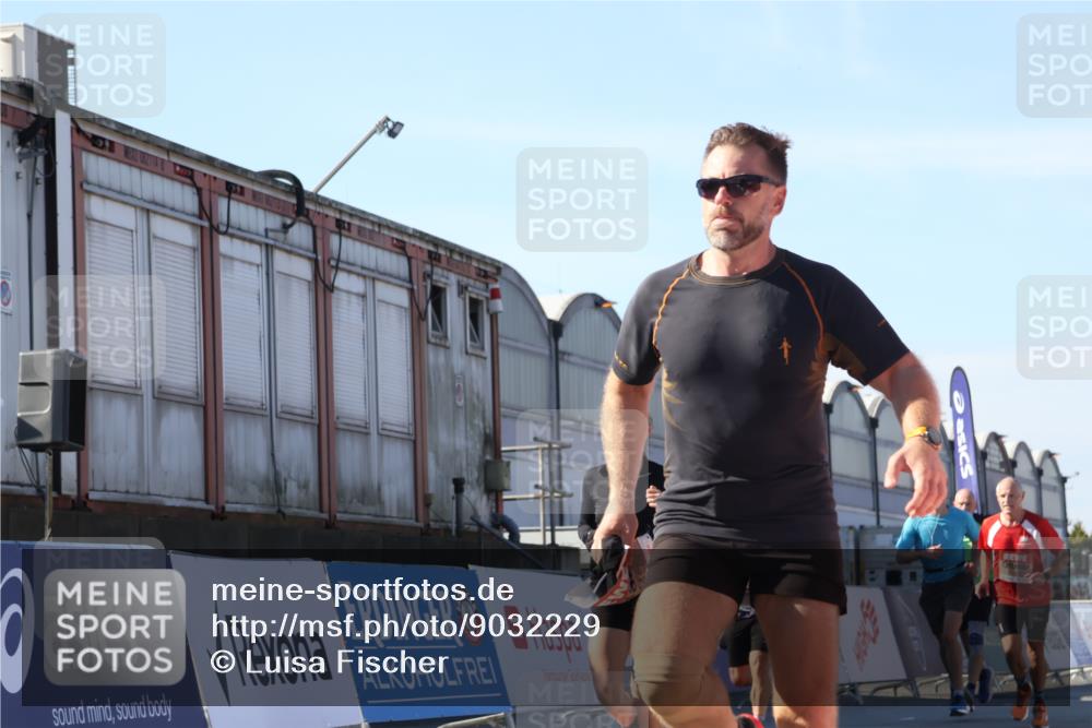03.10.2025 - Köhlbrandbrückenlauf Luisa Fischer http://msf.ph/oto/9032229 03.10.2025 13:07:46 Ziel 4159, 4165, 4263, 4310, 4382, 5993, 6120, 6285, 6384, 6651, 6744, 6800, 6821 meine-sportfotos.de