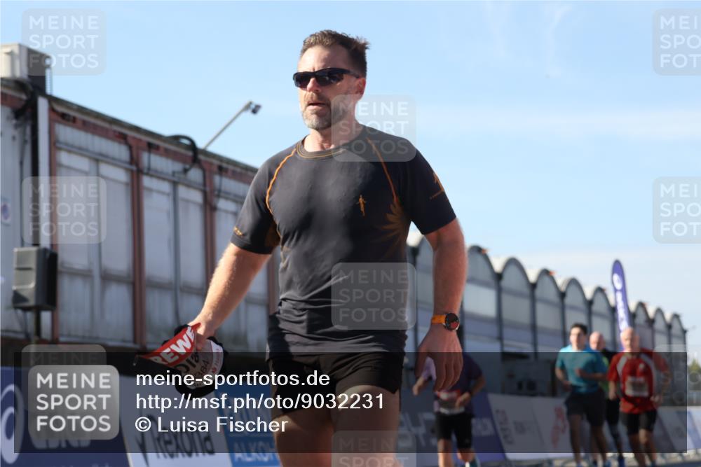 03.10.2025 - Köhlbrandbrückenlauf Luisa Fischer http://msf.ph/oto/9032231 03.10.2025 13:07:46 Ziel 4159, 4165, 4263, 4310, 4382, 5993, 6120, 6285, 6384, 6651, 6744, 6800, 6821 meine-sportfotos.de