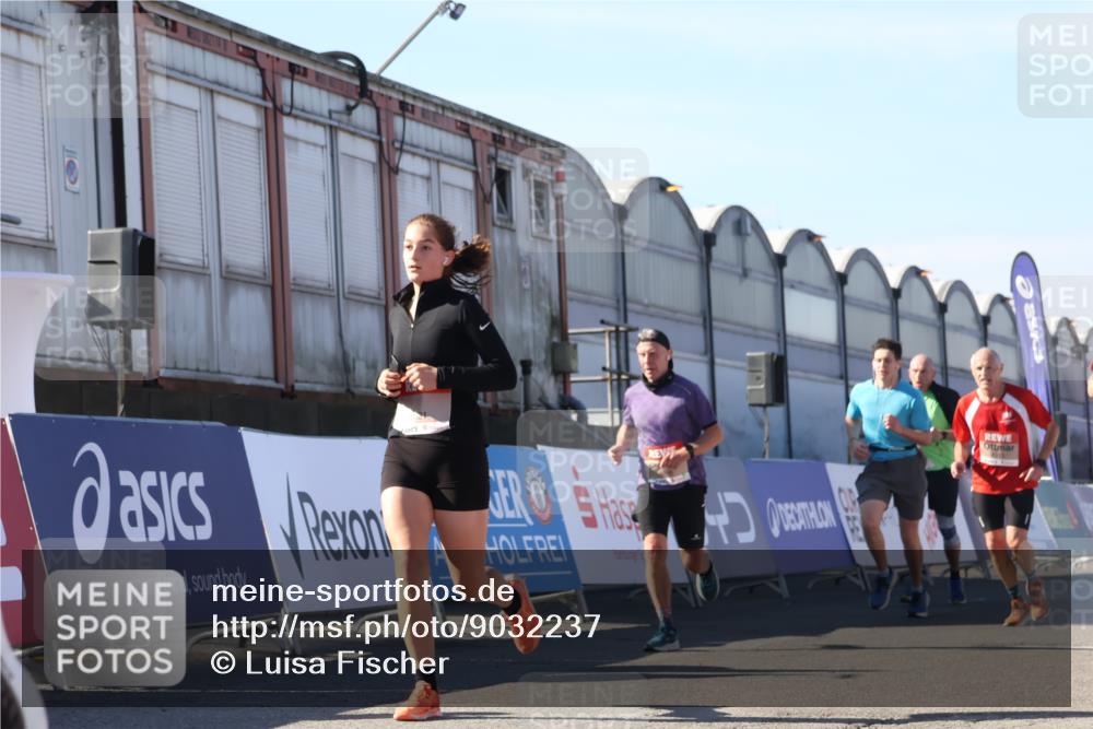 03.10.2025 - Köhlbrandbrückenlauf Luisa Fischer http://msf.ph/oto/9032237 03.10.2025 13:07:47 Ziel 4159, 4165, 4263, 4310, 4382, 5993, 6120, 6285, 6384, 6651, 6696, 6744, 6800, 6821 meine-sportfotos.de