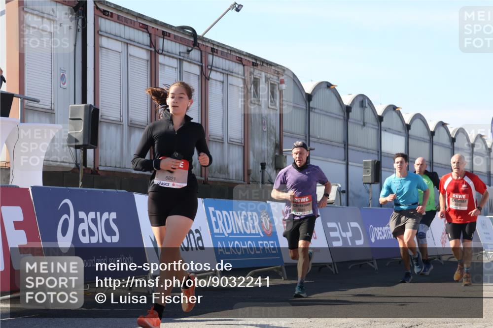 03.10.2025 - Köhlbrandbrückenlauf Luisa Fischer http://msf.ph/oto/9032241 03.10.2025 13:07:47 Ziel 4159, 4165, 4263, 4310, 4382, 5993, 6120, 6285, 6384, 6651, 6696, 6744, 6800, 6821 meine-sportfotos.de
