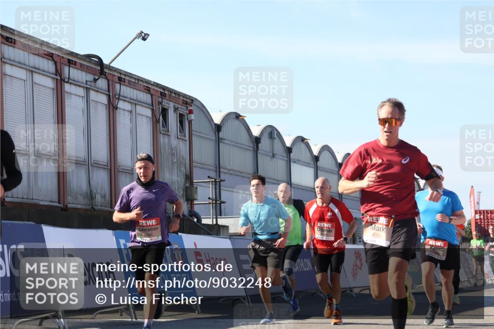 03.10.2025 - Köhlbrandbrückenlauf Luisa Fischer http://msf.ph/oto/9032248 03.10.2025 13:07:48 Ziel 4159, 4165, 4263, 4310, 4382, 5993, 6120, 6163, 6285, 6384, 6651, 6696, 6744, 6800, 6821 meine-sportfotos.de