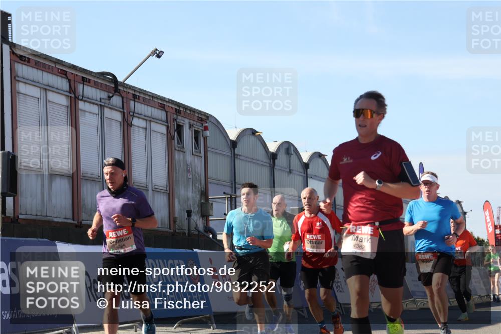 03.10.2025 - Köhlbrandbrückenlauf Luisa Fischer http://msf.ph/oto/9032252 03.10.2025 13:07:48 Ziel 4159, 4165, 4263, 4310, 4382, 5993, 6120, 6163, 6285, 6384, 6651, 6696, 6744, 6800, 6821 meine-sportfotos.de