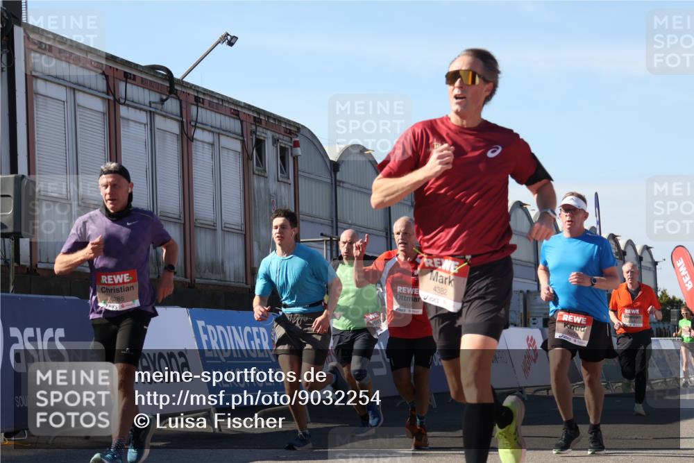 03.10.2025 - Köhlbrandbrückenlauf Luisa Fischer http://msf.ph/oto/9032254 03.10.2025 13:07:48 Ziel 4159, 4165, 4263, 4310, 4382, 5993, 6120, 6163, 6285, 6384, 6651, 6696, 6744, 6800, 6821 meine-sportfotos.de