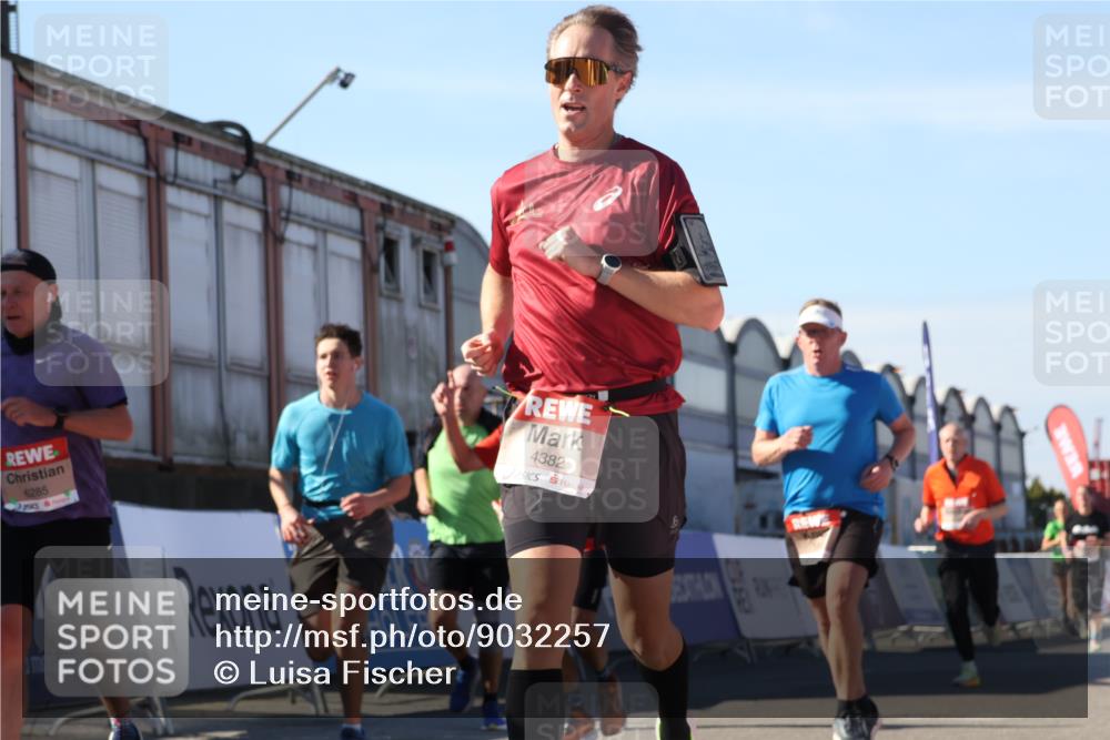 03.10.2025 - Köhlbrandbrückenlauf Luisa Fischer http://msf.ph/oto/9032257 03.10.2025 13:07:49 Ziel 4159, 4310, 4382, 5993, 6120, 6163, 6285, 6384, 6651, 6696, 6744, 6800, 6821 meine-sportfotos.de
