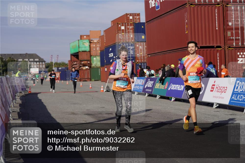03.10.2025 - Köhlbrandbrückenlauf Michael Burmester http://msf.ph/oto/9032262 03.10.2025 10:39:09 Ziel 3286, 3637, 3639 meine-sportfotos.de