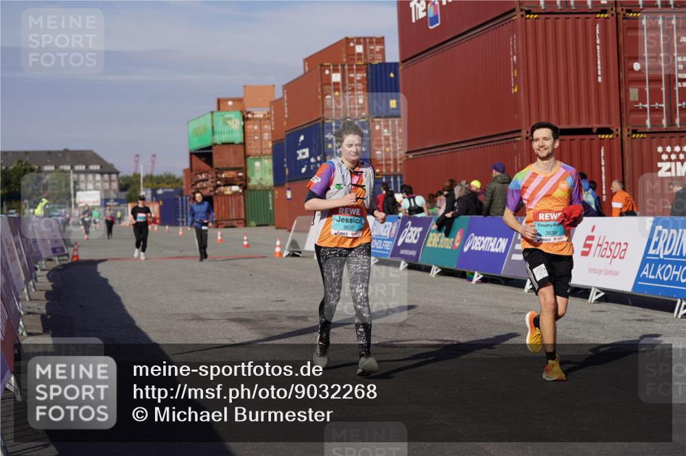 03.10.2025 - Köhlbrandbrückenlauf Michael Burmester http://msf.ph/oto/9032268 03.10.2025 10:39:09 Ziel 3286, 3637, 3639 meine-sportfotos.de