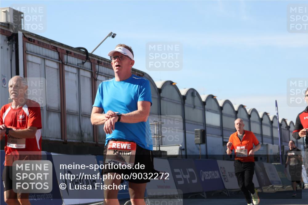 03.10.2025 - Köhlbrandbrückenlauf Luisa Fischer http://msf.ph/oto/9032272 03.10.2025 13:07:50 Ziel 4159, 4310, 4382, 4639, 5993, 6120, 6163, 6244, 6285, 6384, 6409, 6651, 6696, 6744, 6800, 6821 meine-sportfotos.de