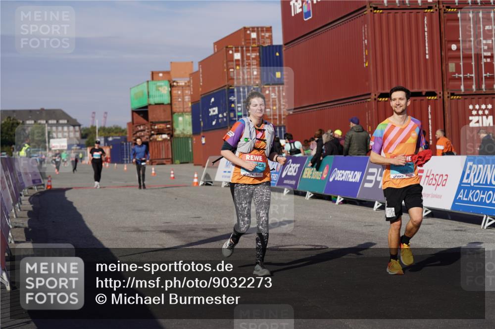 03.10.2025 - Köhlbrandbrückenlauf Michael Burmester http://msf.ph/oto/9032273 03.10.2025 10:39:09 Ziel 3286, 3637, 3639 meine-sportfotos.de