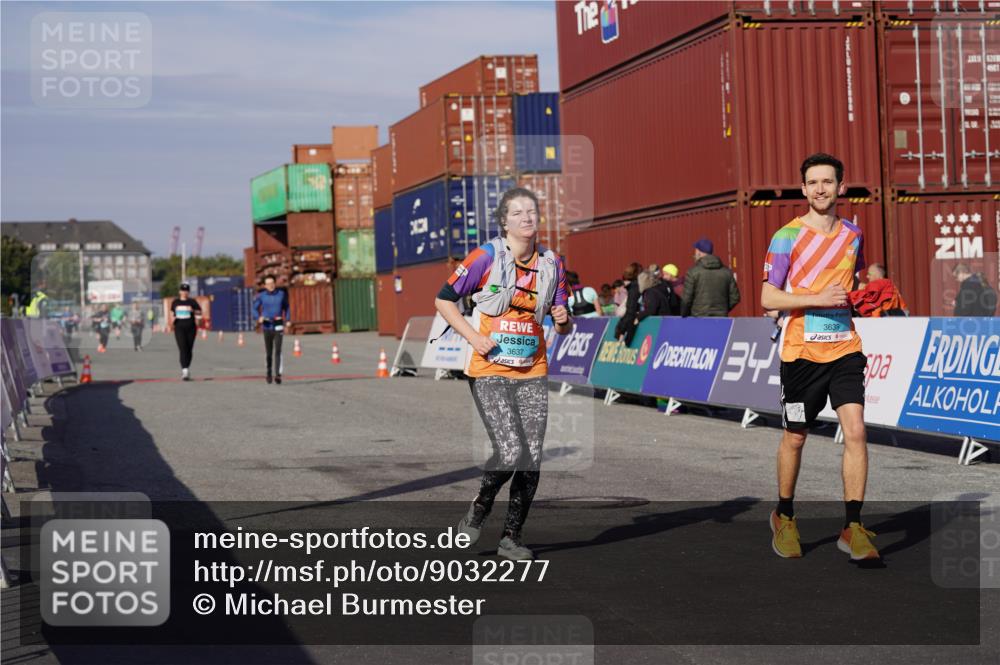 03.10.2025 - Köhlbrandbrückenlauf Michael Burmester http://msf.ph/oto/9032277 03.10.2025 10:39:10 Ziel 2014, 3286, 3637, 3639 meine-sportfotos.de