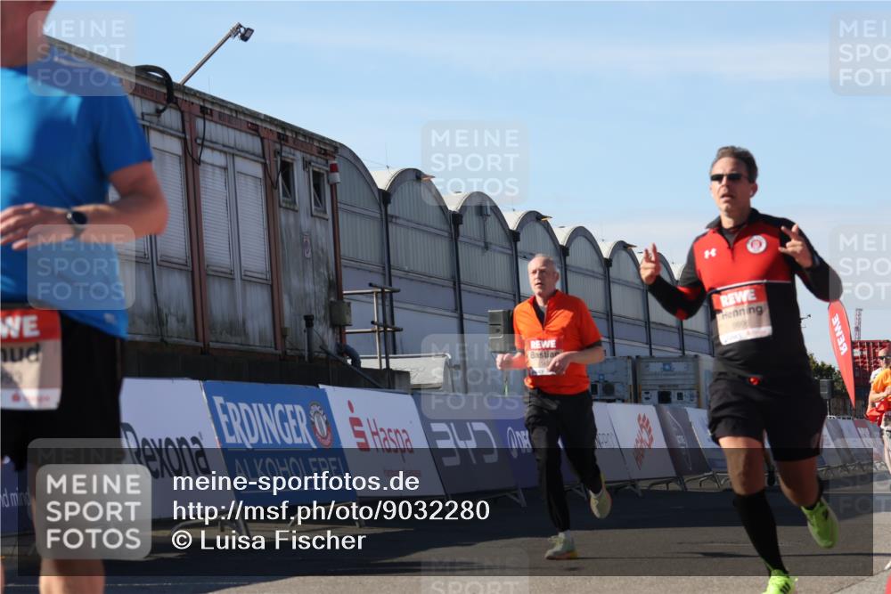 03.10.2025 - Köhlbrandbrückenlauf Luisa Fischer http://msf.ph/oto/9032280 03.10.2025 13:07:51 Ziel 4159, 4310, 4382, 4639, 5993, 6120, 6163, 6244, 6285, 6384, 6409, 6651, 6696, 6800, 6821 meine-sportfotos.de