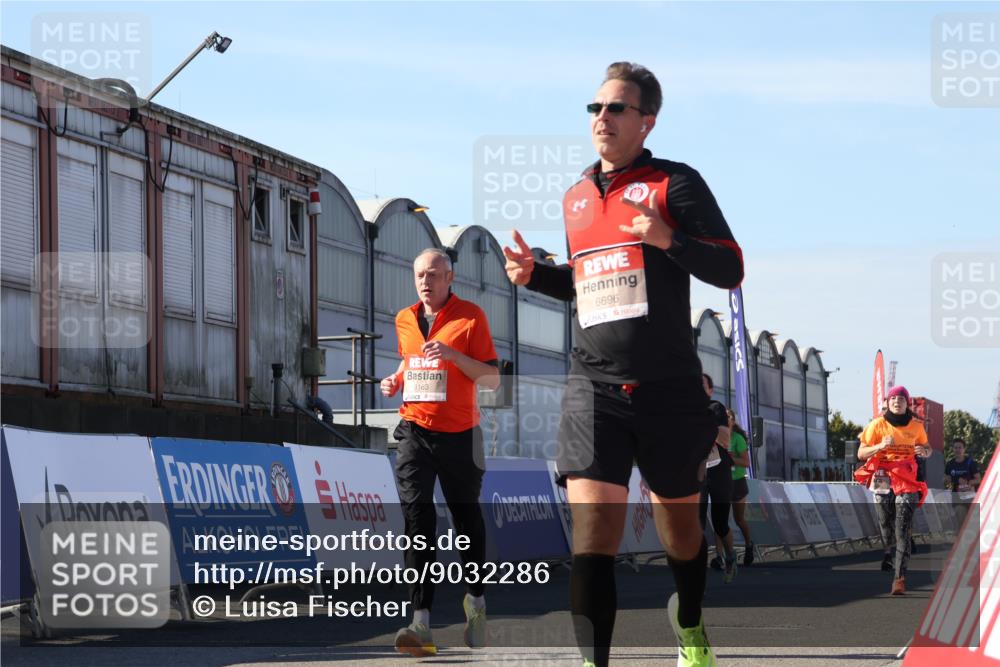 03.10.2025 - Köhlbrandbrückenlauf Luisa Fischer http://msf.ph/oto/9032286 03.10.2025 13:07:52 Ziel 4159, 4310, 4382, 4639, 5993, 6120, 6163, 6244, 6285, 6384, 6409, 6651, 6696, 6800, 6821 meine-sportfotos.de