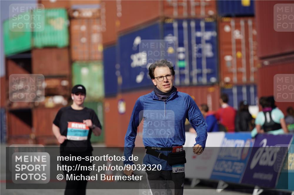 03.10.2025 - Köhlbrandbrückenlauf Michael Burmester http://msf.ph/oto/9032320 03.10.2025 10:39:16 Ziel 2014, 3286 meine-sportfotos.de