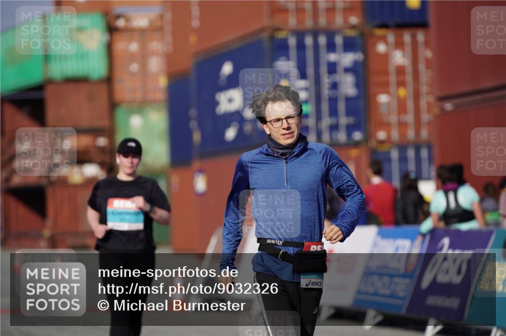 03.10.2025 - Köhlbrandbrückenlauf Michael Burmester http://msf.ph/oto/9032326 03.10.2025 10:39:17 Ziel 2014, 3286 meine-sportfotos.de