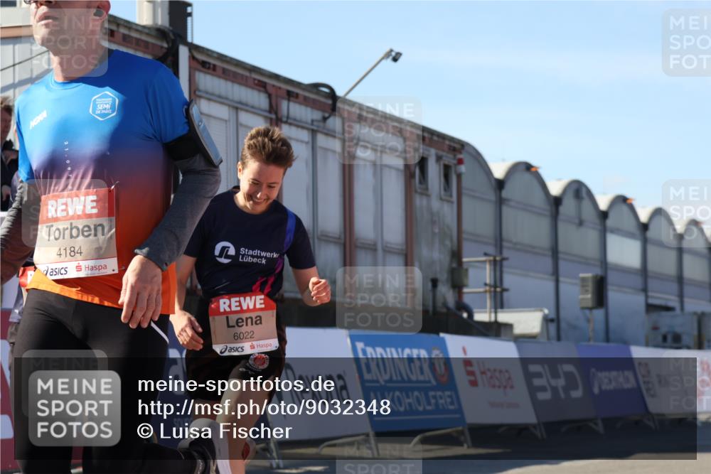 03.10.2025 - Köhlbrandbrückenlauf Luisa Fischer http://msf.ph/oto/9032348 03.10.2025 13:08:01 Ziel 4107, 4184, 4310, 4357, 4395, 4639, 5959, 5993, 6022, 6120, 6163, 6244, 6348, 6409, 6635, 6651, 6696, 6752 meine-sportfotos.de