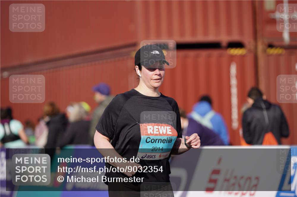 03.10.2025 - Köhlbrandbrückenlauf Michael Burmester http://msf.ph/oto/9032354 03.10.2025 10:39:21 Ziel 2014, 3286 meine-sportfotos.de