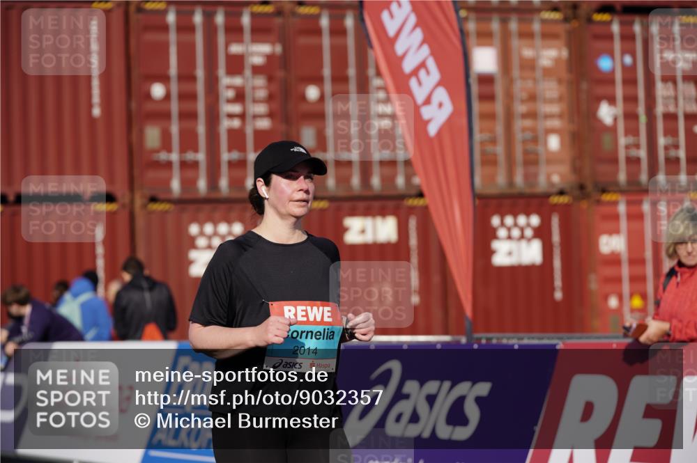 03.10.2025 - Köhlbrandbrückenlauf Michael Burmester http://msf.ph/oto/9032357 03.10.2025 10:39:22 Ziel 2014, 2572, 3543 meine-sportfotos.de