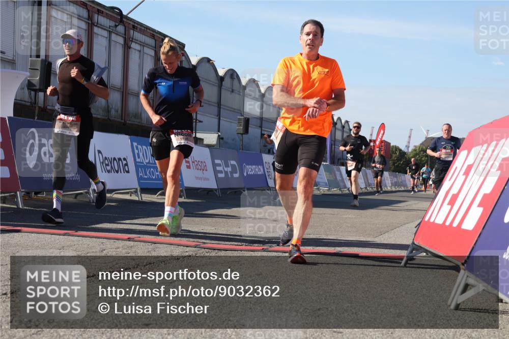 03.10.2025 - Köhlbrandbrückenlauf Luisa Fischer http://msf.ph/oto/9032362 03.10.2025 13:08:16 Ziel 4107, 4307, 4409, 4768, 5243, 5804, 5994, 6021, 6569, 6635, 6752, 6774, 6824 meine-sportfotos.de