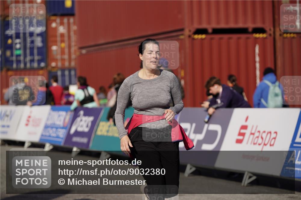 03.10.2025 - Köhlbrandbrückenlauf Michael Burmester http://msf.ph/oto/9032380 03.10.2025 10:39:30 Ziel 2572, 3543 meine-sportfotos.de