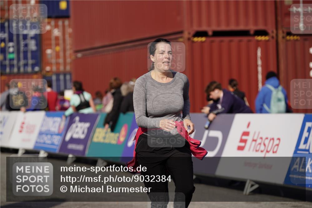 03.10.2025 - Köhlbrandbrückenlauf Michael Burmester http://msf.ph/oto/9032384 03.10.2025 10:39:30 Ziel 2572, 3543 meine-sportfotos.de