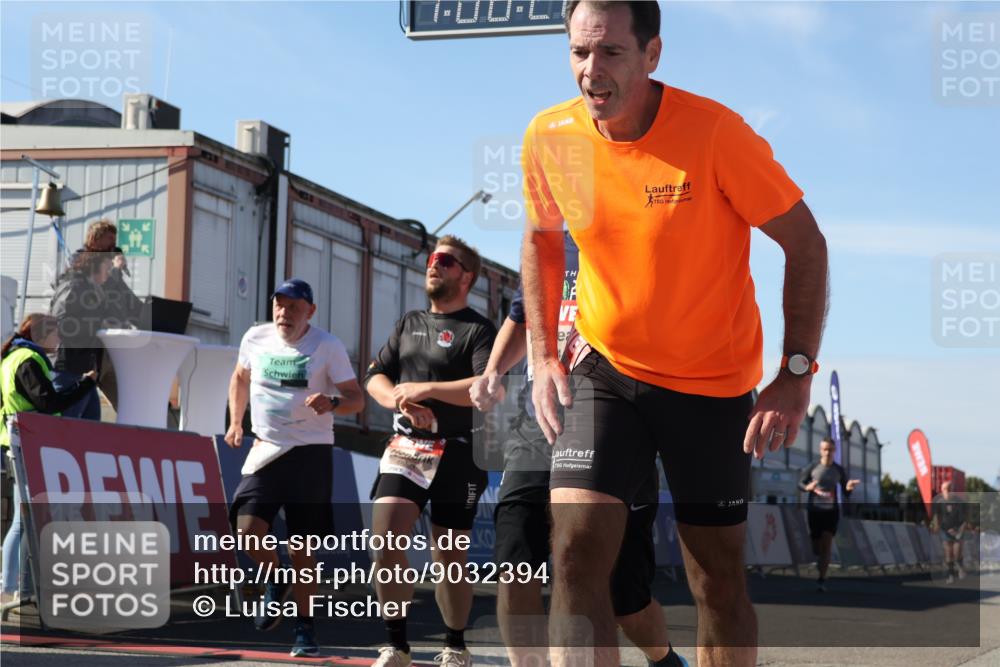 03.10.2025 - Köhlbrandbrückenlauf Luisa Fischer http://msf.ph/oto/9032394 03.10.2025 13:08:20 Ziel 4307, 4409, 4768, 5243, 5804, 5994, 6021, 6369, 6569, 6824 meine-sportfotos.de