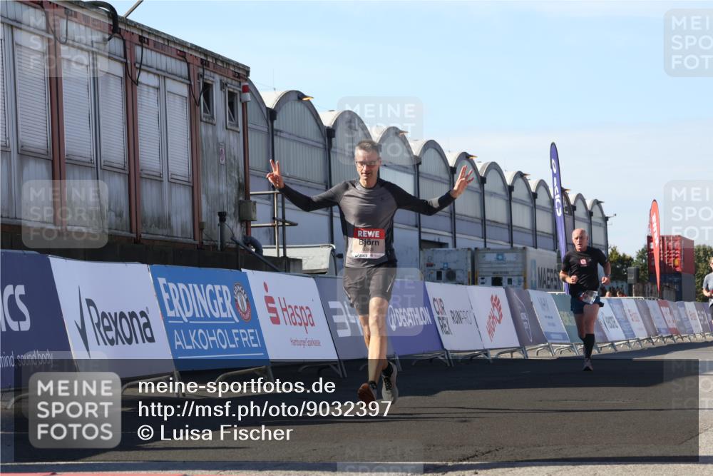 03.10.2025 - Köhlbrandbrückenlauf Luisa Fischer http://msf.ph/oto/9032397 03.10.2025 13:08:23 Ziel 4307, 4768, 5243, 5804, 5994, 6021, 6369, 6569 meine-sportfotos.de