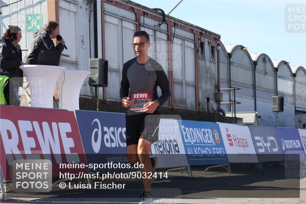 03.10.2025 - Köhlbrandbrückenlauf Luisa Fischer http://msf.ph/oto/9032414 03.10.2025 13:08:25 Ziel 4320, 4768, 5243, 5804, 5994, 6021, 6369, 6569, 6647 meine-sportfotos.de