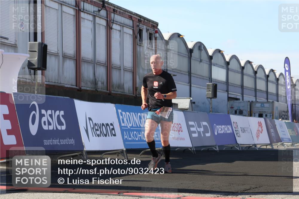 03.10.2025 - Köhlbrandbrückenlauf Luisa Fischer http://msf.ph/oto/9032423 03.10.2025 13:08:28 Ziel 4195, 4320, 4417, 5804, 6021, 6369, 6534, 6569, 6647 meine-sportfotos.de