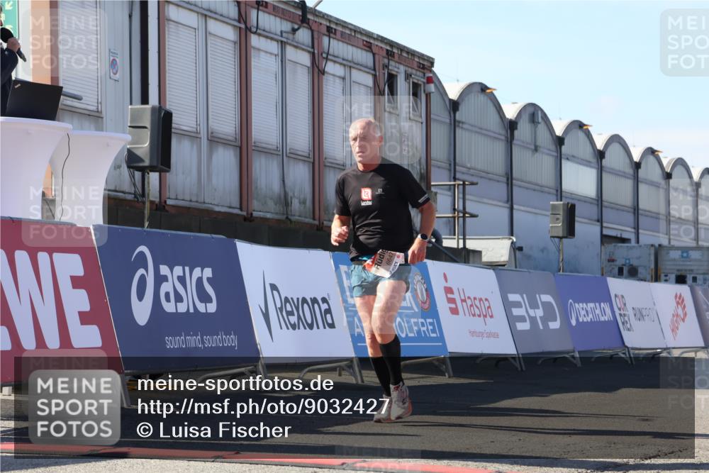 03.10.2025 - Köhlbrandbrückenlauf Luisa Fischer http://msf.ph/oto/9032427 03.10.2025 13:08:28 Ziel 4195, 4320, 4417, 5804, 6021, 6369, 6534, 6569, 6647 meine-sportfotos.de