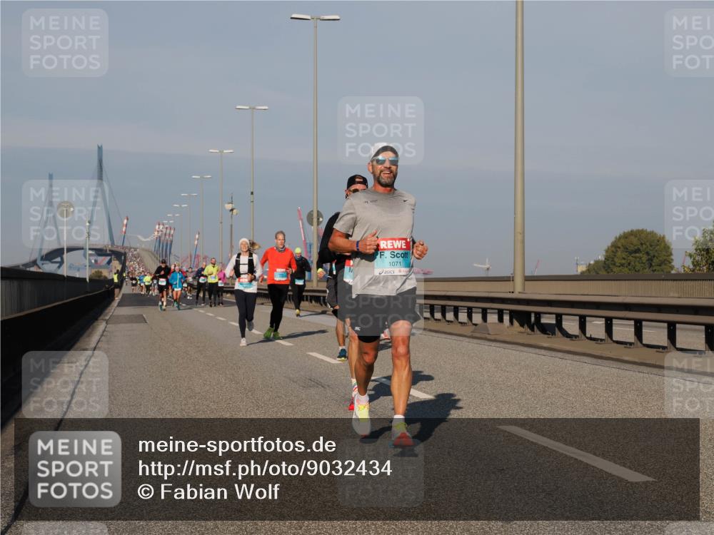03.10.2025 - Köhlbrandbrückenlauf Fabian Wolf http://msf.ph/oto/9032434 03.10.2025 09:46:36 Position 3 1071 meine-sportfotos.de