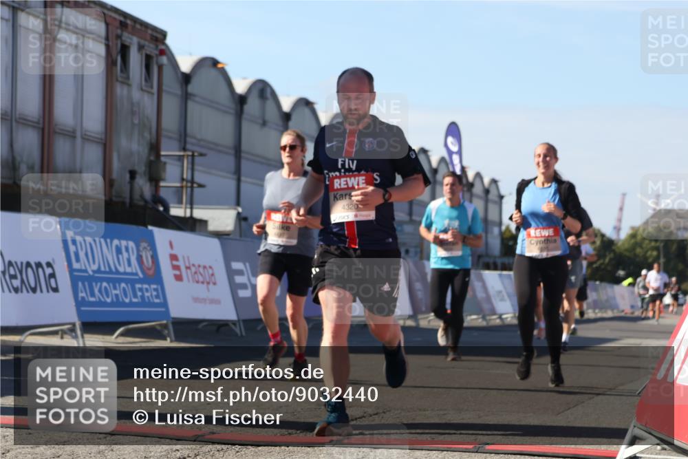 03.10.2025 - Köhlbrandbrückenlauf Luisa Fischer http://msf.ph/oto/9032440 03.10.2025 13:08:30 Ziel 4195, 4320, 4417, 5792, 5804, 6021, 6369, 6534, 6569, 6647 meine-sportfotos.de