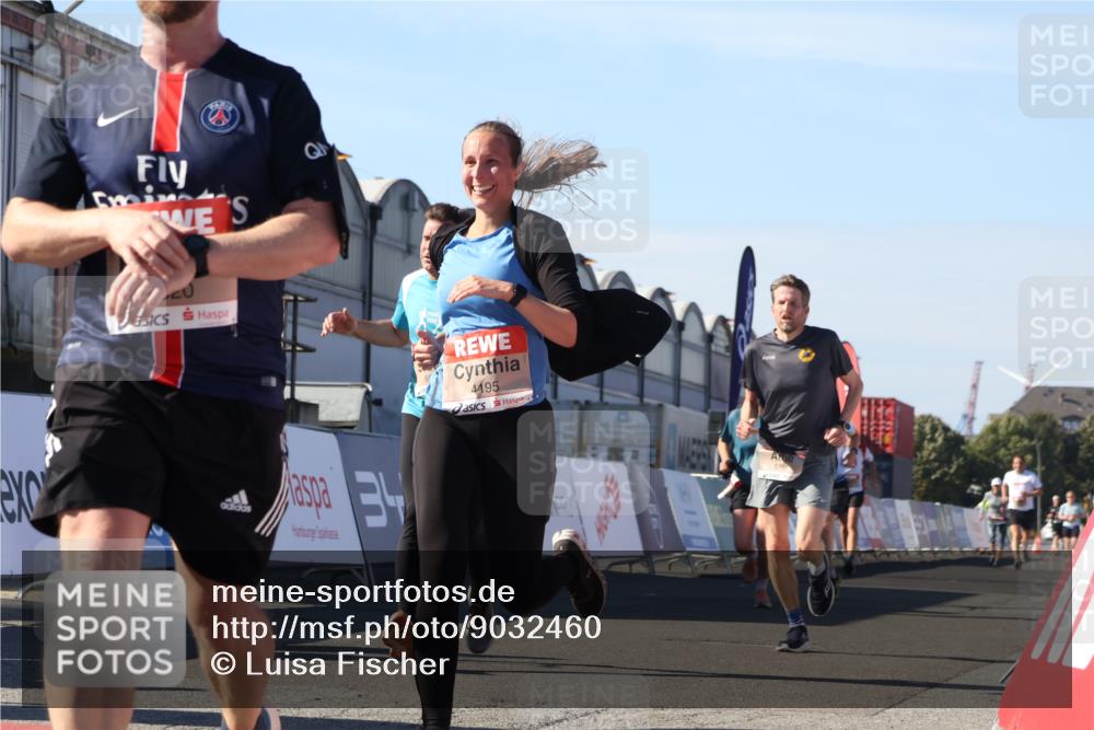 03.10.2025 - Köhlbrandbrückenlauf Luisa Fischer http://msf.ph/oto/9032460 03.10.2025 13:08:32 Ziel 4195, 4320, 4417, 5792, 6369, 6424, 6534, 6647, 6805 meine-sportfotos.de