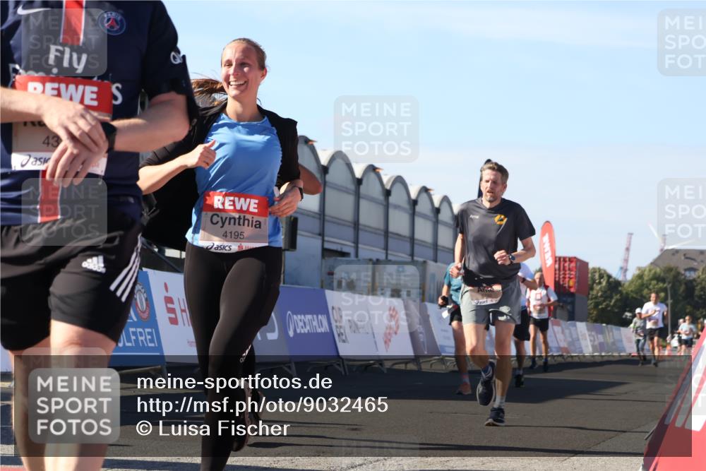 03.10.2025 - Köhlbrandbrückenlauf Luisa Fischer http://msf.ph/oto/9032465 03.10.2025 13:08:32 Ziel 4195, 4320, 4417, 5792, 6369, 6424, 6534, 6647, 6805 meine-sportfotos.de