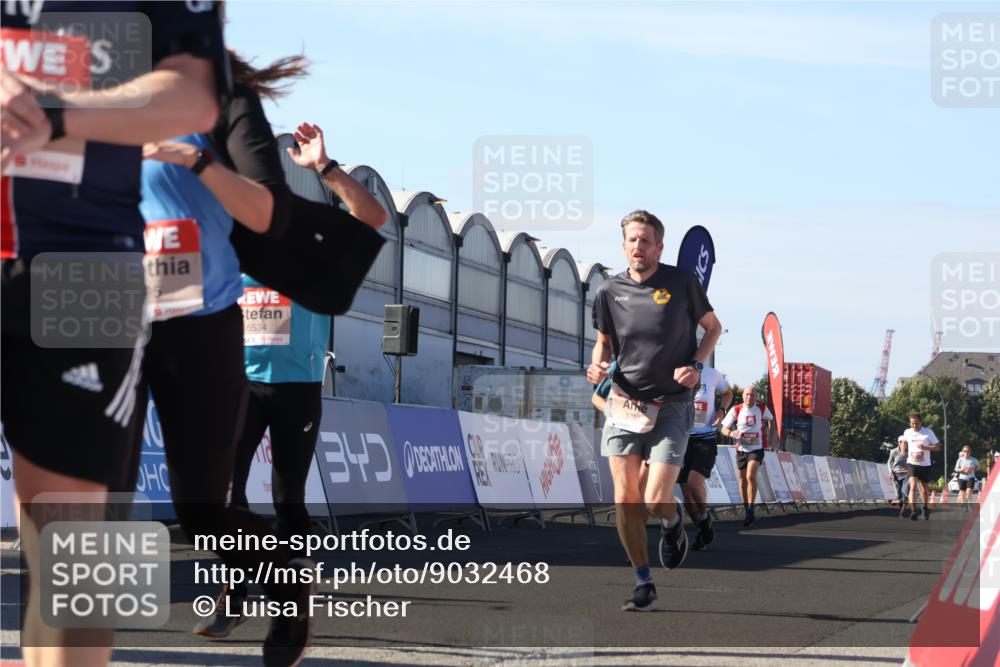 03.10.2025 - Köhlbrandbrückenlauf Luisa Fischer http://msf.ph/oto/9032468 03.10.2025 13:08:32 Ziel 4195, 4320, 4417, 5792, 6369, 6424, 6534, 6647, 6805 meine-sportfotos.de