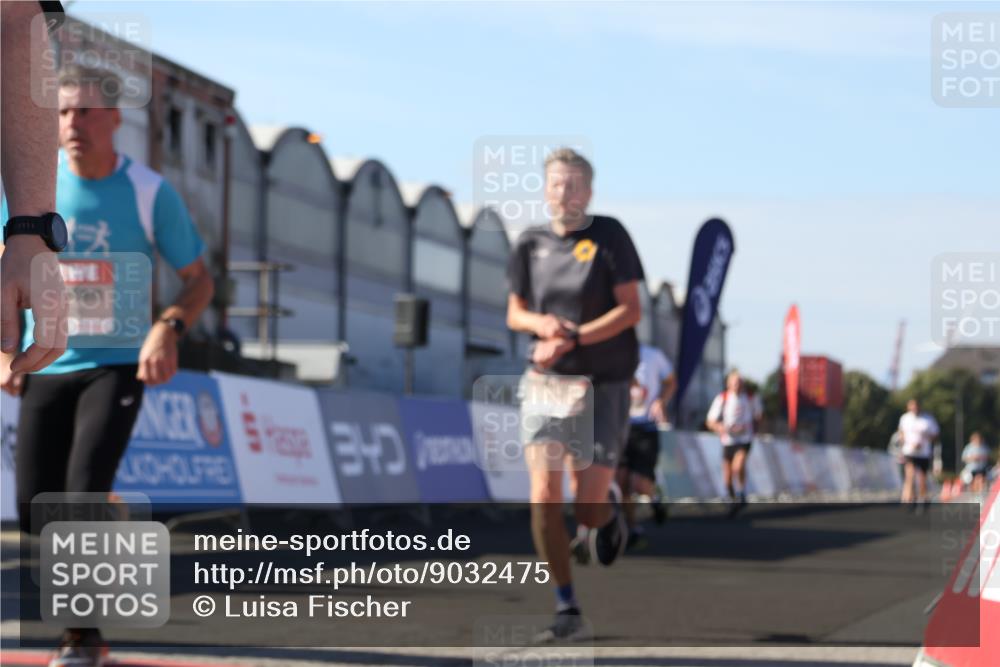 03.10.2025 - Köhlbrandbrückenlauf Luisa Fischer http://msf.ph/oto/9032475 03.10.2025 13:08:33 Ziel 4195, 4320, 4417, 5792, 6369, 6424, 6534, 6647, 6805 meine-sportfotos.de