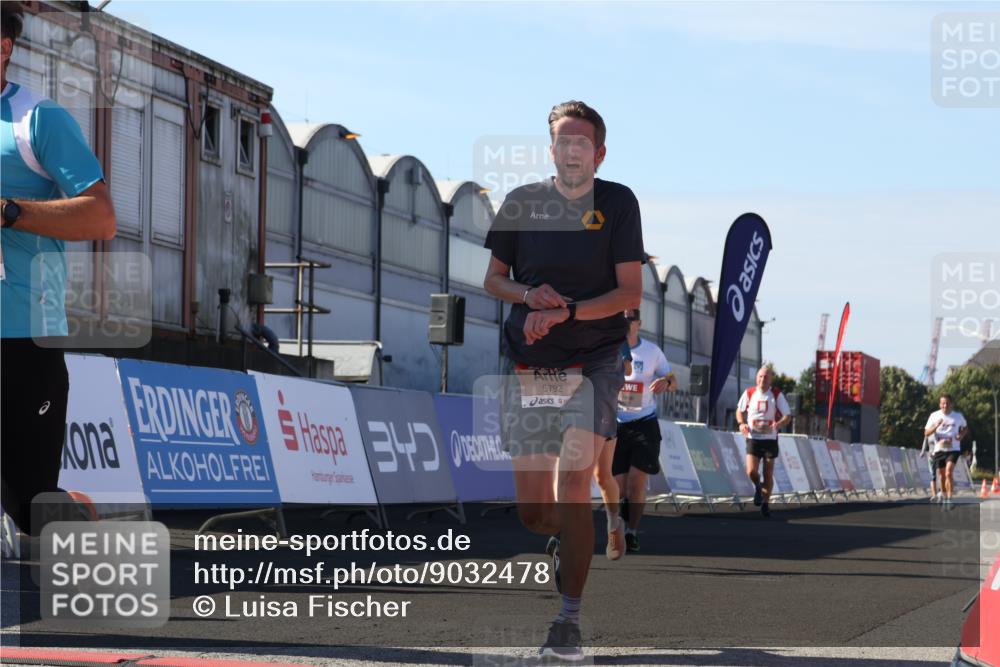 03.10.2025 - Köhlbrandbrückenlauf Luisa Fischer http://msf.ph/oto/9032478 03.10.2025 13:08:33 Ziel 4195, 4320, 4417, 5792, 6369, 6424, 6534, 6647, 6805 meine-sportfotos.de