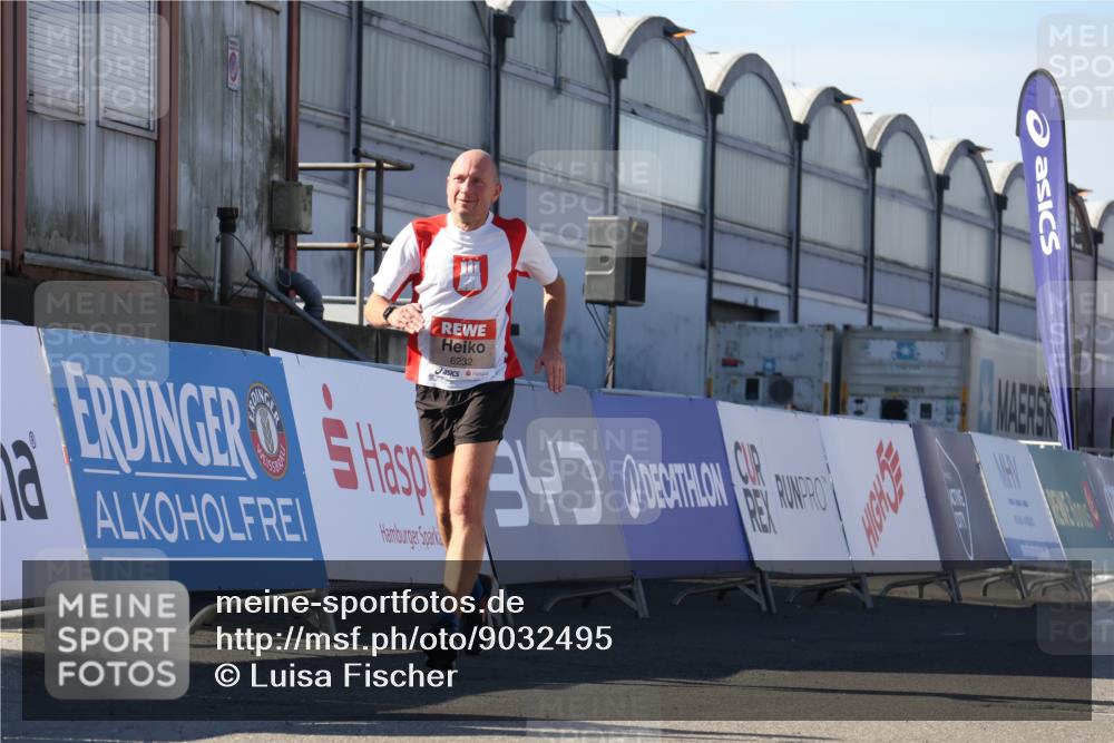 03.10.2025 - Köhlbrandbrückenlauf Luisa Fischer http://msf.ph/oto/9032495 03.10.2025 13:08:39 Ziel 4195, 4320, 4417, 5792, 6232, 6424, 6534, 6647, 6805 meine-sportfotos.de