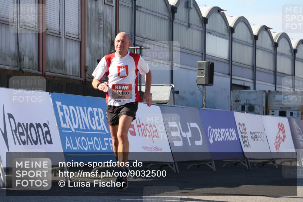 03.10.2025 - Köhlbrandbrückenlauf Luisa Fischer http://msf.ph/oto/9032500 03.10.2025 13:08:40 Ziel 4195, 4213, 4320, 4417, 5792, 6232, 6424, 6534, 6647, 6805 meine-sportfotos.de