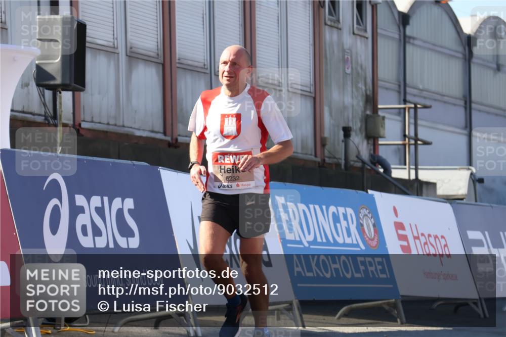 03.10.2025 - Köhlbrandbrückenlauf Luisa Fischer http://msf.ph/oto/9032512 03.10.2025 13:08:41 Ziel 4195, 4213, 4320, 4417, 5792, 6232, 6424, 6534, 6805 meine-sportfotos.de