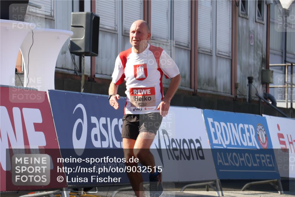 03.10.2025 - Köhlbrandbrückenlauf Luisa Fischer http://msf.ph/oto/9032515 03.10.2025 13:08:41 Ziel 4195, 4213, 4320, 4417, 5792, 6232, 6424, 6534, 6805 meine-sportfotos.de