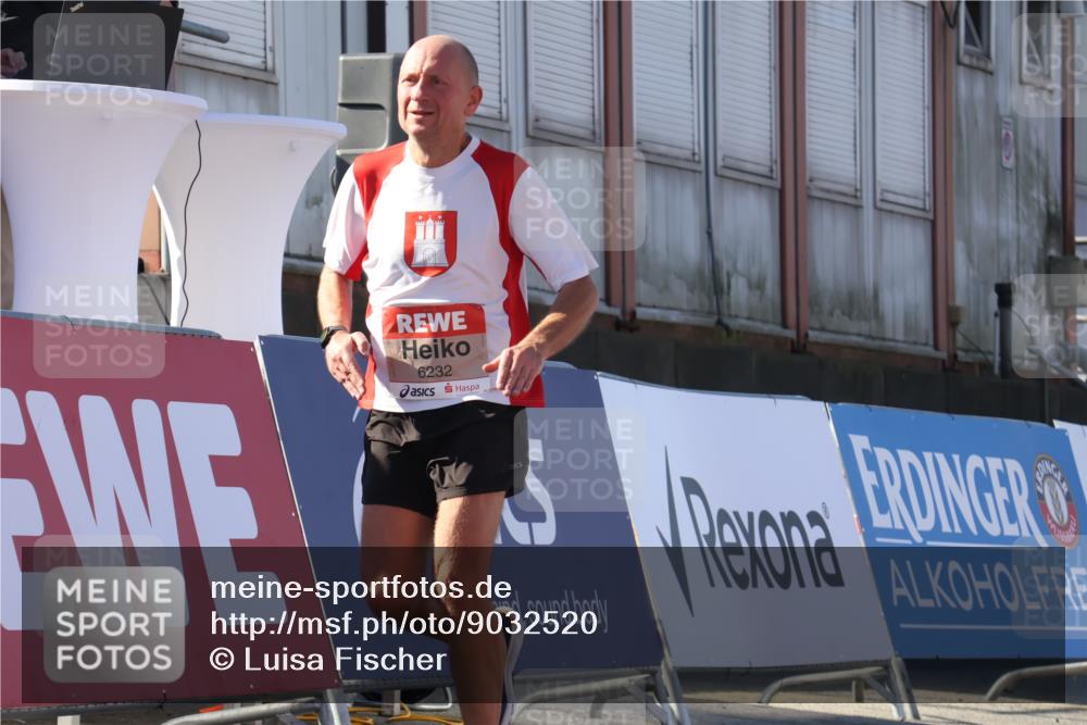 03.10.2025 - Köhlbrandbrückenlauf Luisa Fischer http://msf.ph/oto/9032520 03.10.2025 13:08:41 Ziel 4195, 4213, 4320, 4417, 5792, 6232, 6424, 6534, 6805 meine-sportfotos.de