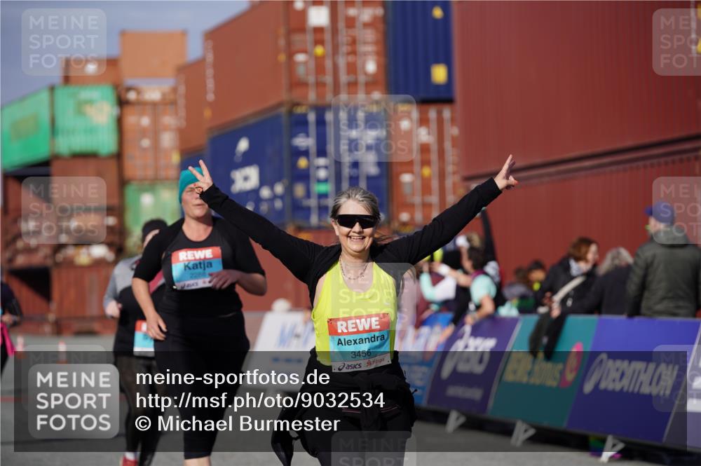 03.10.2025 - Köhlbrandbrückenlauf Michael Burmester http://msf.ph/oto/9032534 03.10.2025 10:39:57 Ziel 2288, 2426, 2516, 3456 meine-sportfotos.de