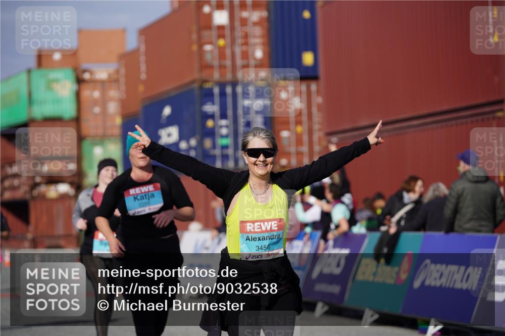 03.10.2025 - Köhlbrandbrückenlauf Michael Burmester http://msf.ph/oto/9032538 03.10.2025 10:39:57 Ziel 2288, 2426, 2516, 3456 meine-sportfotos.de