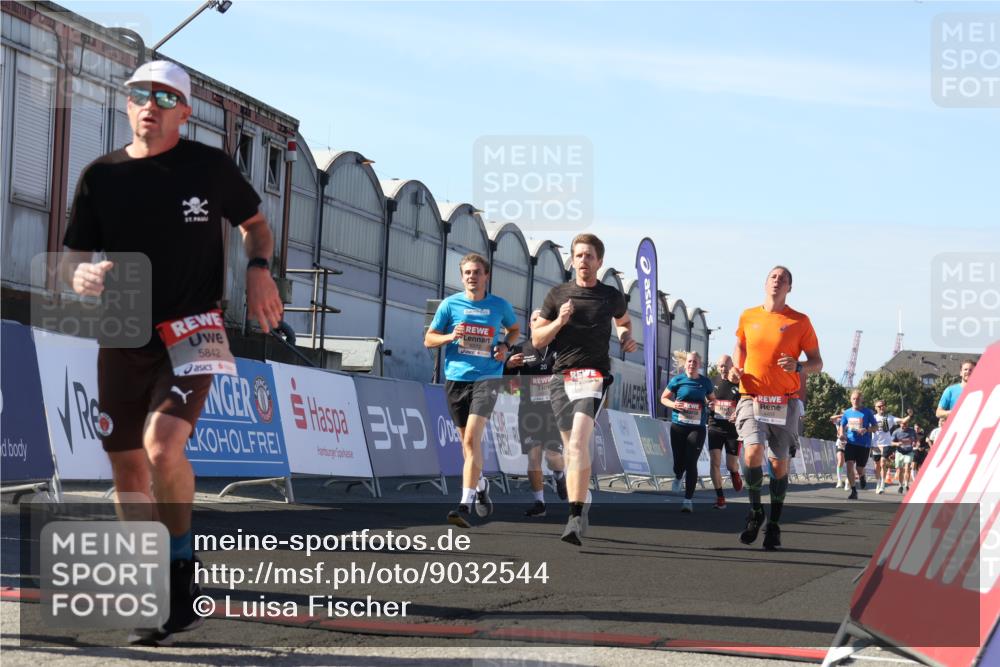 03.10.2025 - Köhlbrandbrückenlauf Luisa Fischer http://msf.ph/oto/9032544 03.10.2025 13:08:56 Ziel 4057, 4138, 4213, 4340, 4381, 4403, 4505, 4544, 5705, 5842, 6034, 6233, 6372 meine-sportfotos.de